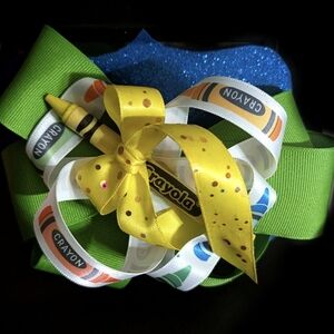 Crayola Colorful Bow with Yellow and Green Highlights